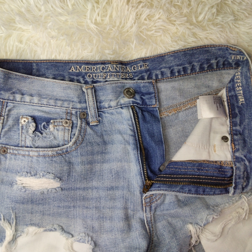 AEO Distressed Vintage Hi-Rise Festival Jean Short Size 4 - Picture 8 of 12